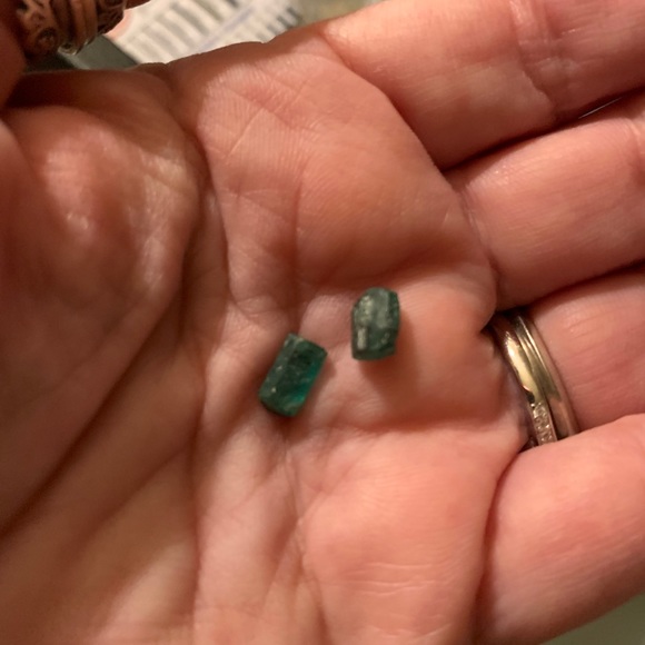 Rough emeralds - Picture 3 of 5